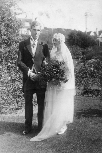 John and Hilda Pendlebury on their wedding day, from the Pendlebury Family Papers. Copyright: British School at Athens